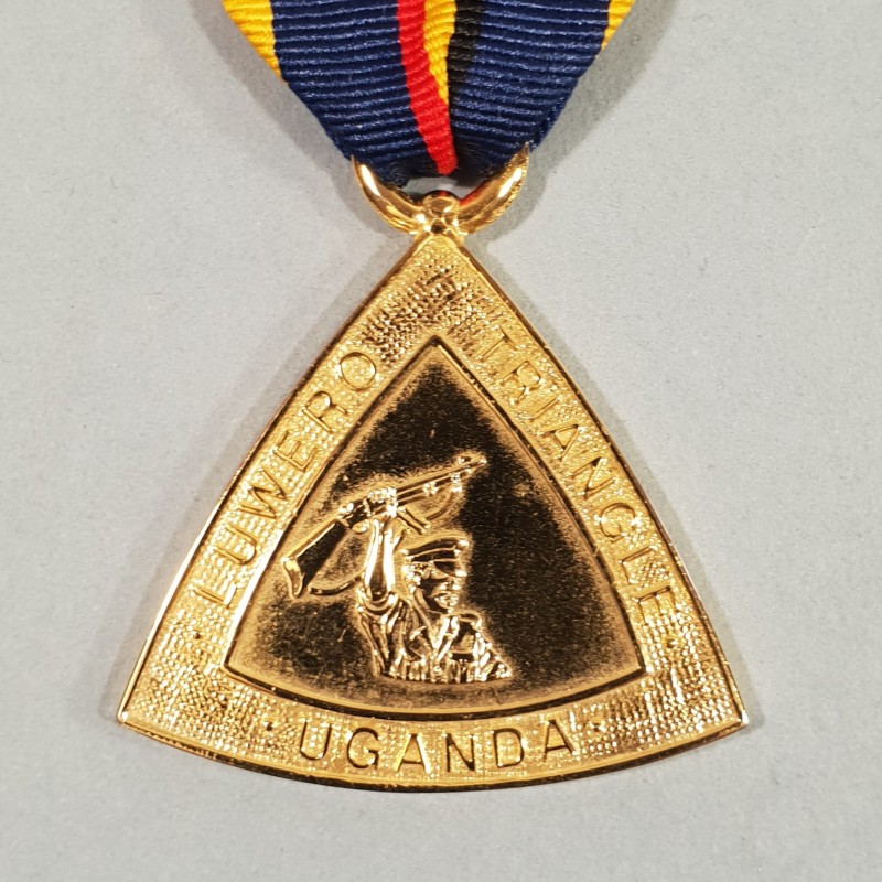 OUGANDA AFRIQUE DU SUD MEDAILLE TRIANGLE DU LUWERO 1981 - 1986 POUR VOLONTAIRES SOUTH AFRICA UGANDA MEDAL °